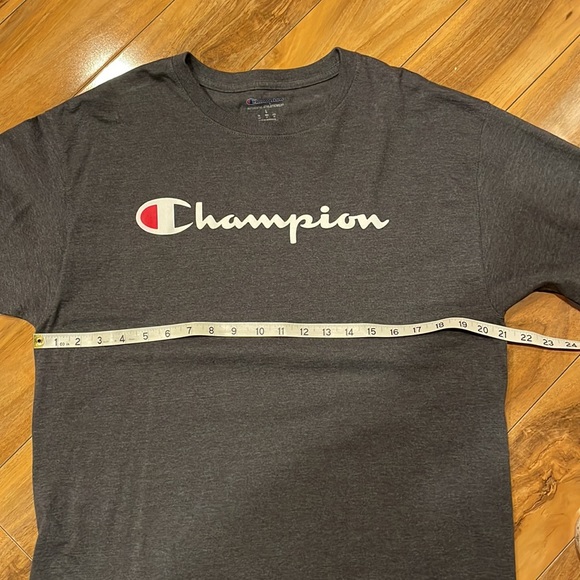 Men’s size large champion T-shirt - Picture 5 of 10